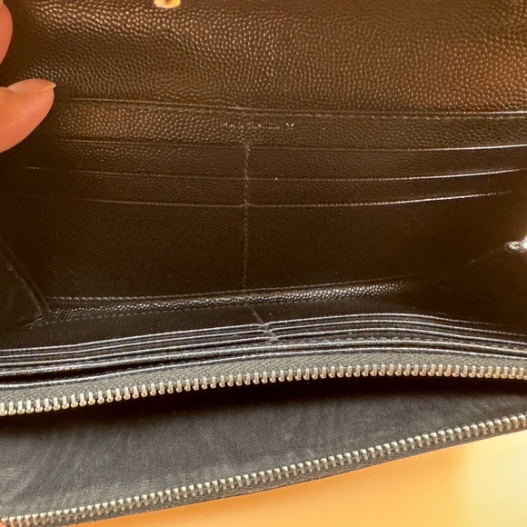 ❌SOLD❌Saint Laurent Grain de Poudre Studded Wallet - Picture 5 of 7